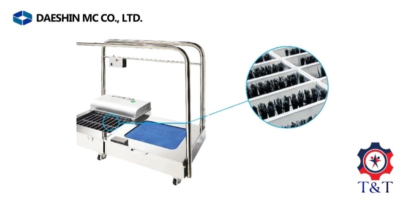 máy vệ sinh đế giày Daeshin DS-313DX làm sạch bằng chổi và nước